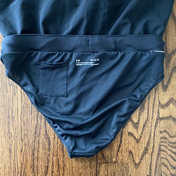 Under Armour - Fly-By 2.0 Mini Shorts - M - Black - Picture 5 of 6